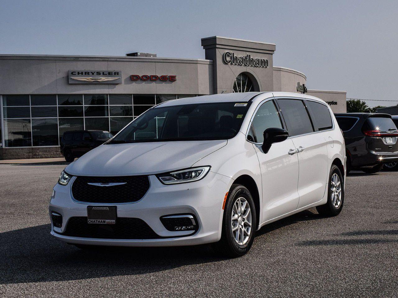 New 2025 Chrysler Pacifica Select FWD for sale in Chatham, ON