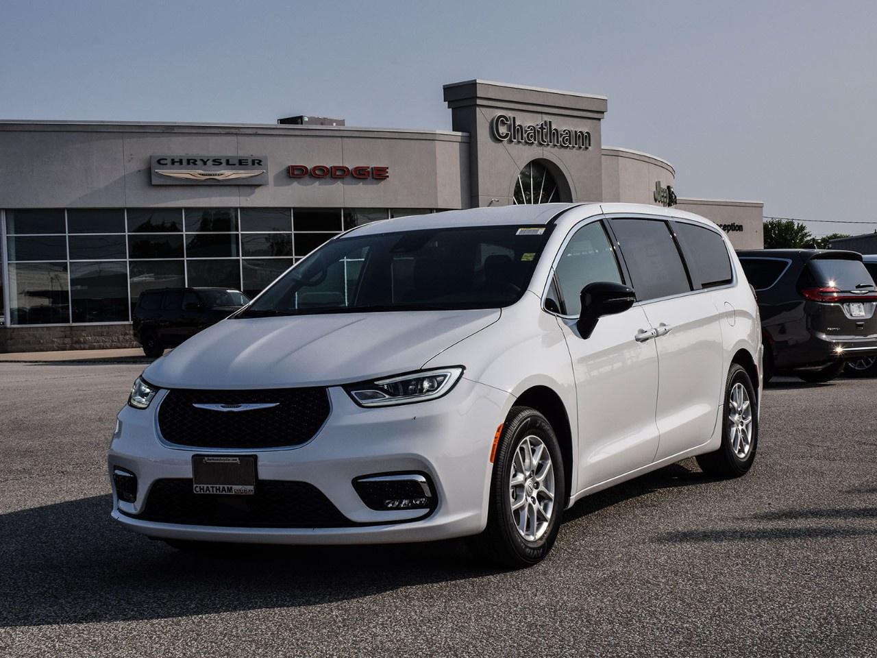 New 2025 Chrysler Pacifica Select FWD for sale in Chatham, ON