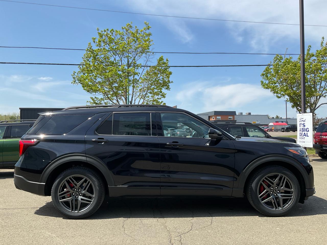 2025 Ford Explorer ST 4WD Photo5