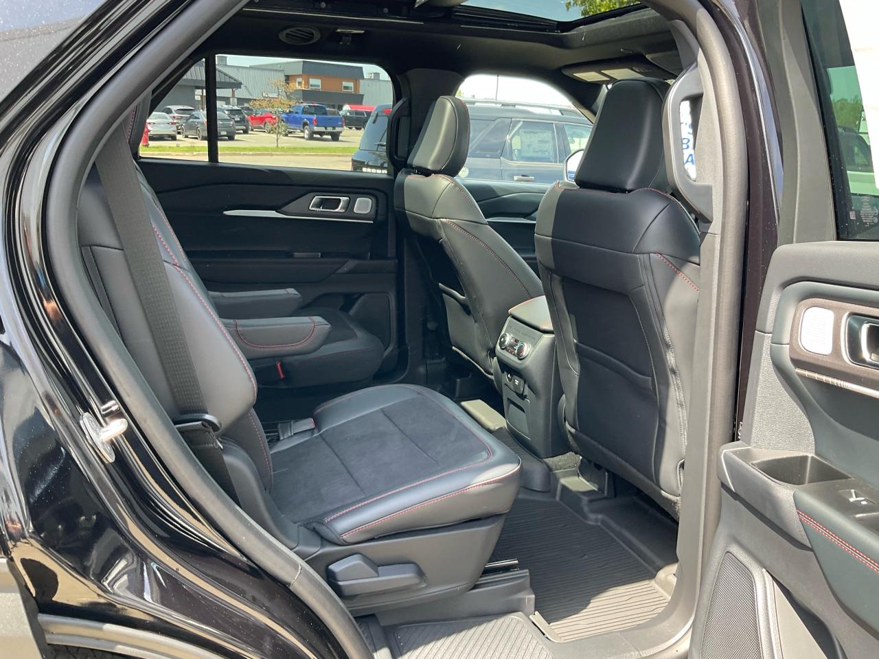 2025 Ford Explorer ST 4WD Photo5