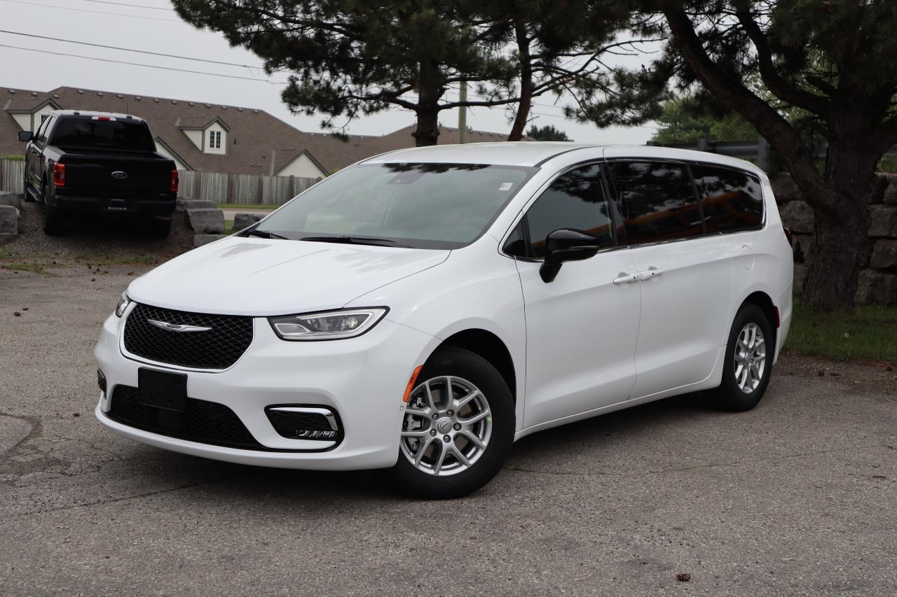 New 2025 Chrysler Pacifica Select FWD for sale in Waterloo, ON