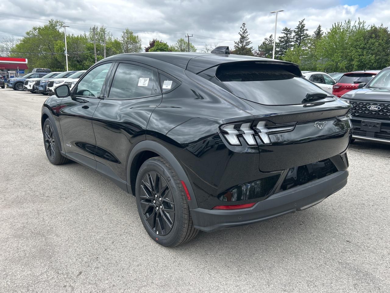 2025 Ford Mustang Mach-E Select Extended Range Photo3