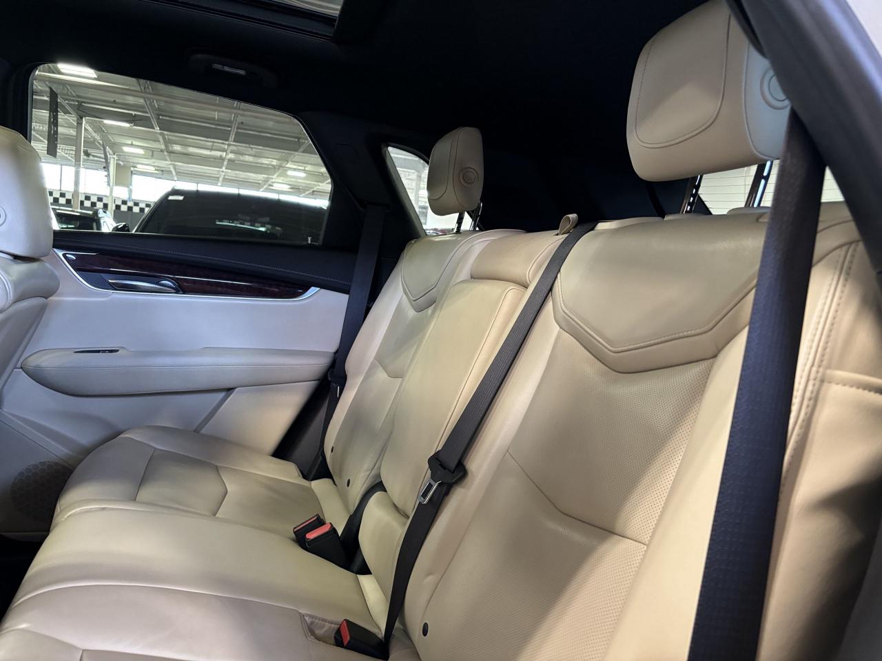 2017 Cadillac XT5 Luxury AWD|NAV|CREAMLEATHER|WOOD|BOSE|PANORAMIC|++ - Photo #10