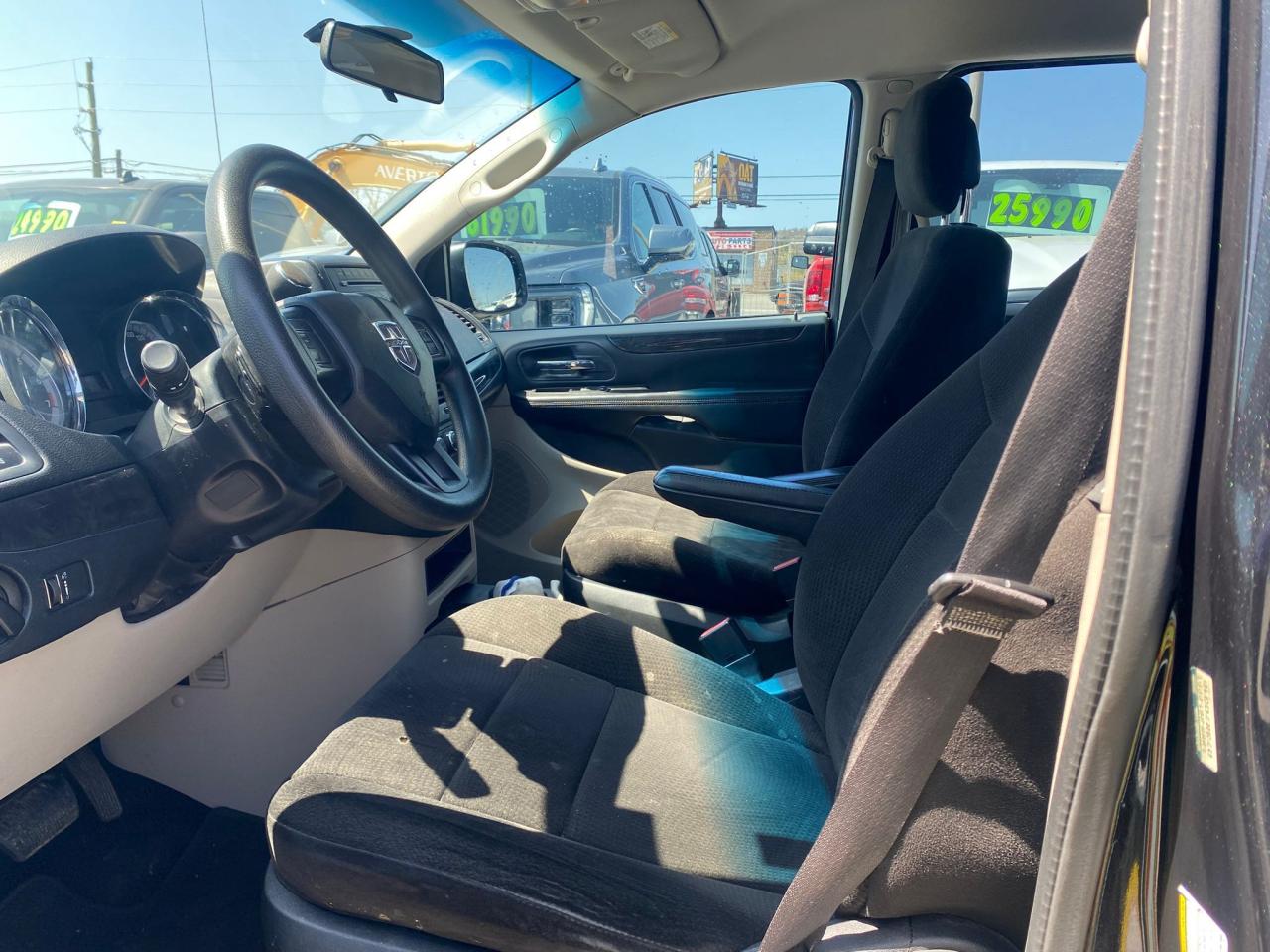 2012 Dodge Grand Caravan SE Photo4