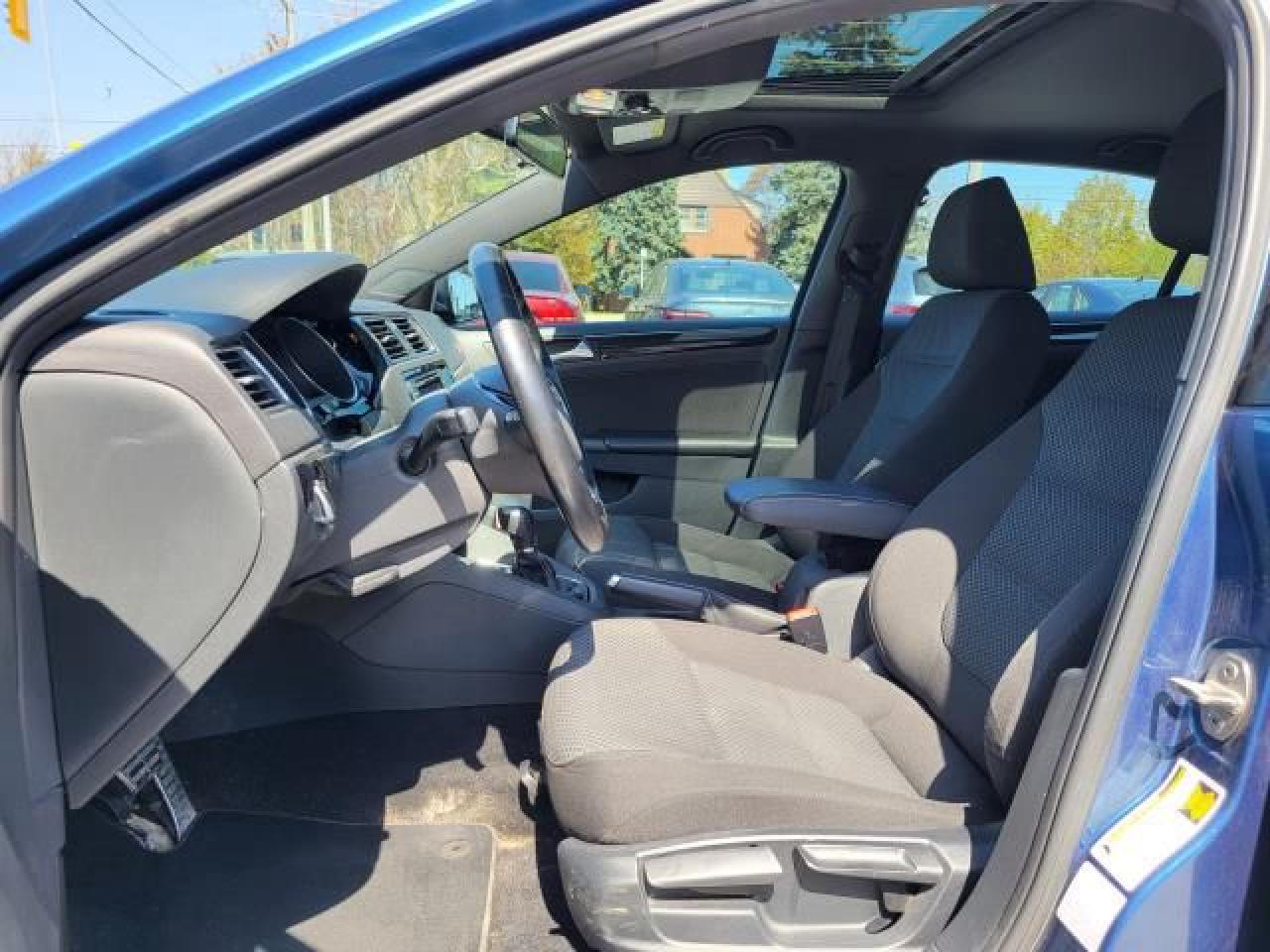2016 Volkswagen Jetta SPORT Photo29