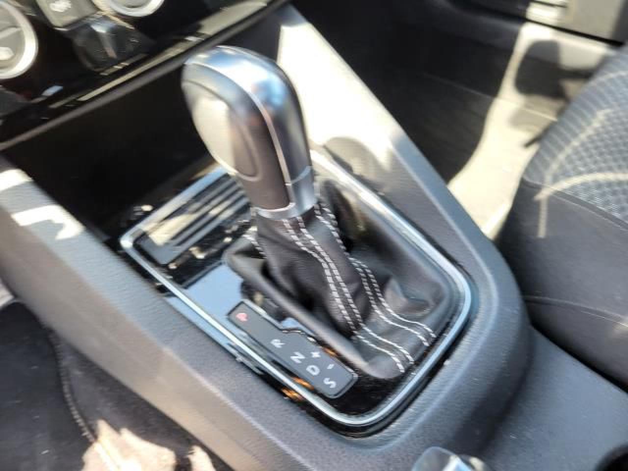 2016 Volkswagen Jetta SPORT Photo31