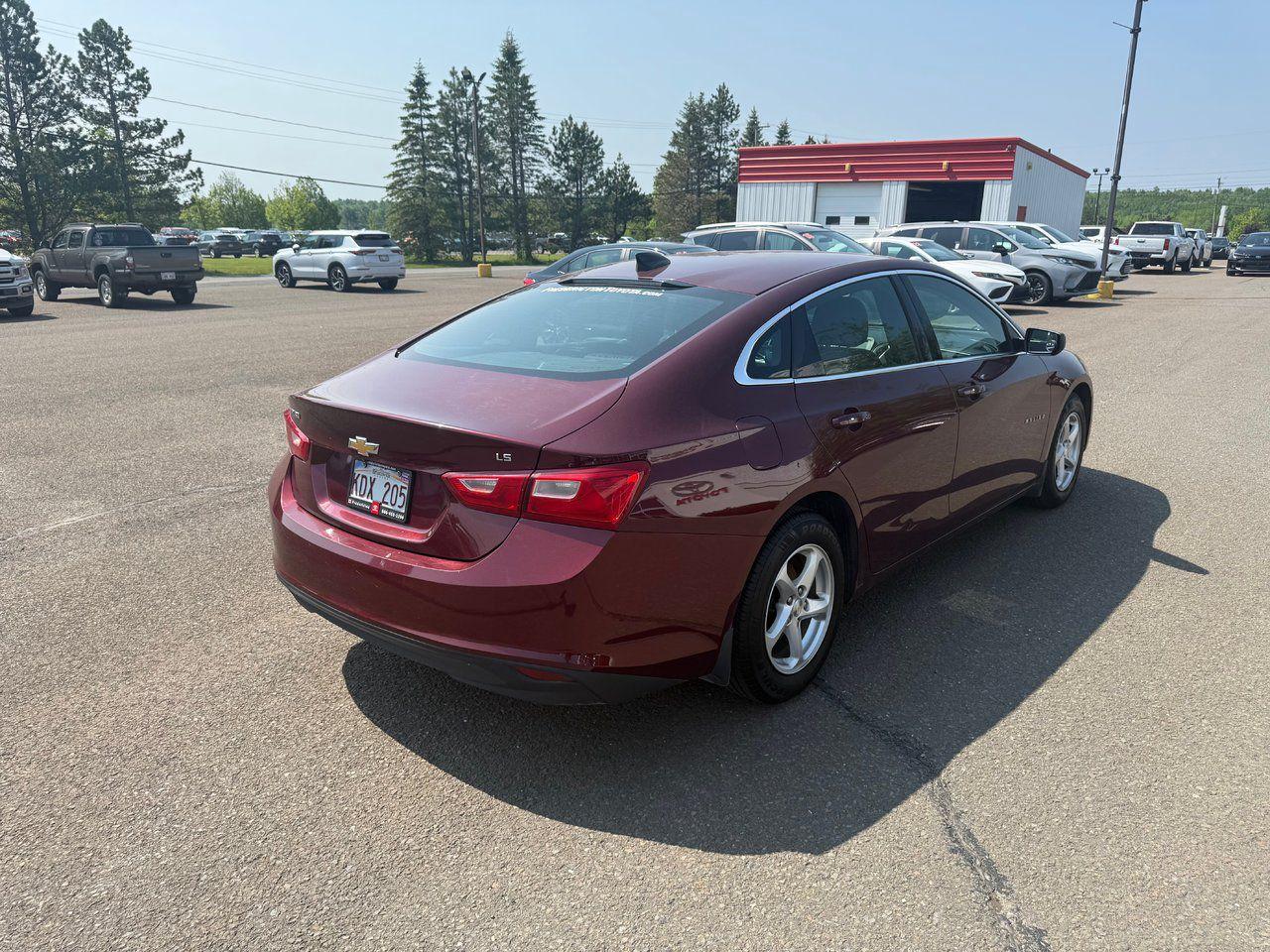 2016 Chevrolet Malibu LS Photo3