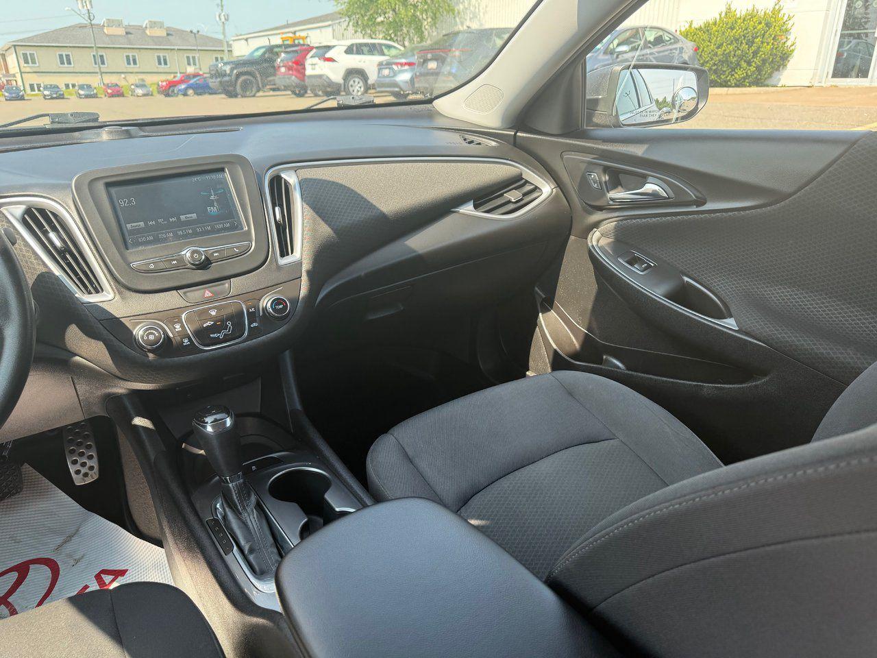 2016 Chevrolet Malibu LS Photo