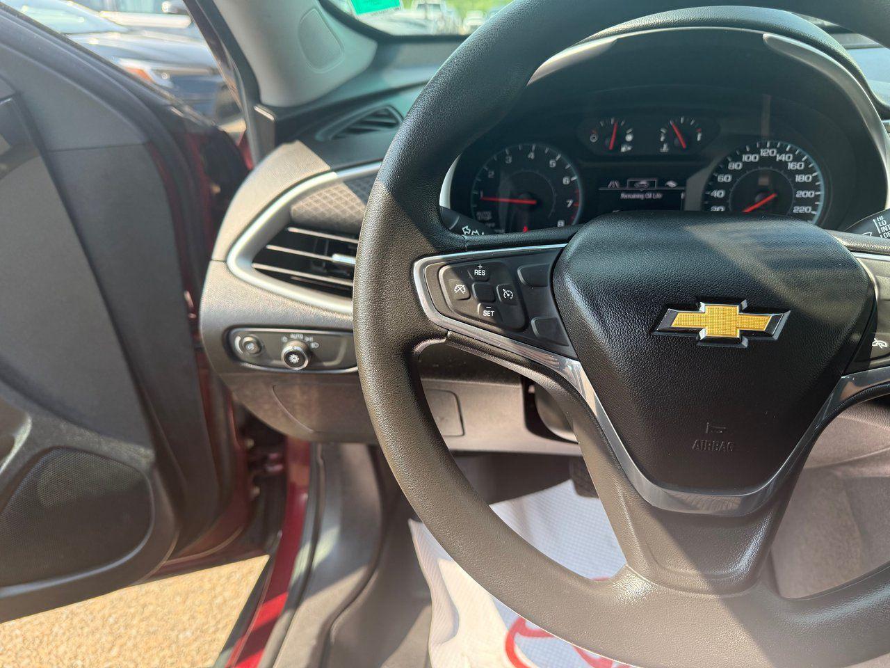 2016 Chevrolet Malibu LS Photo