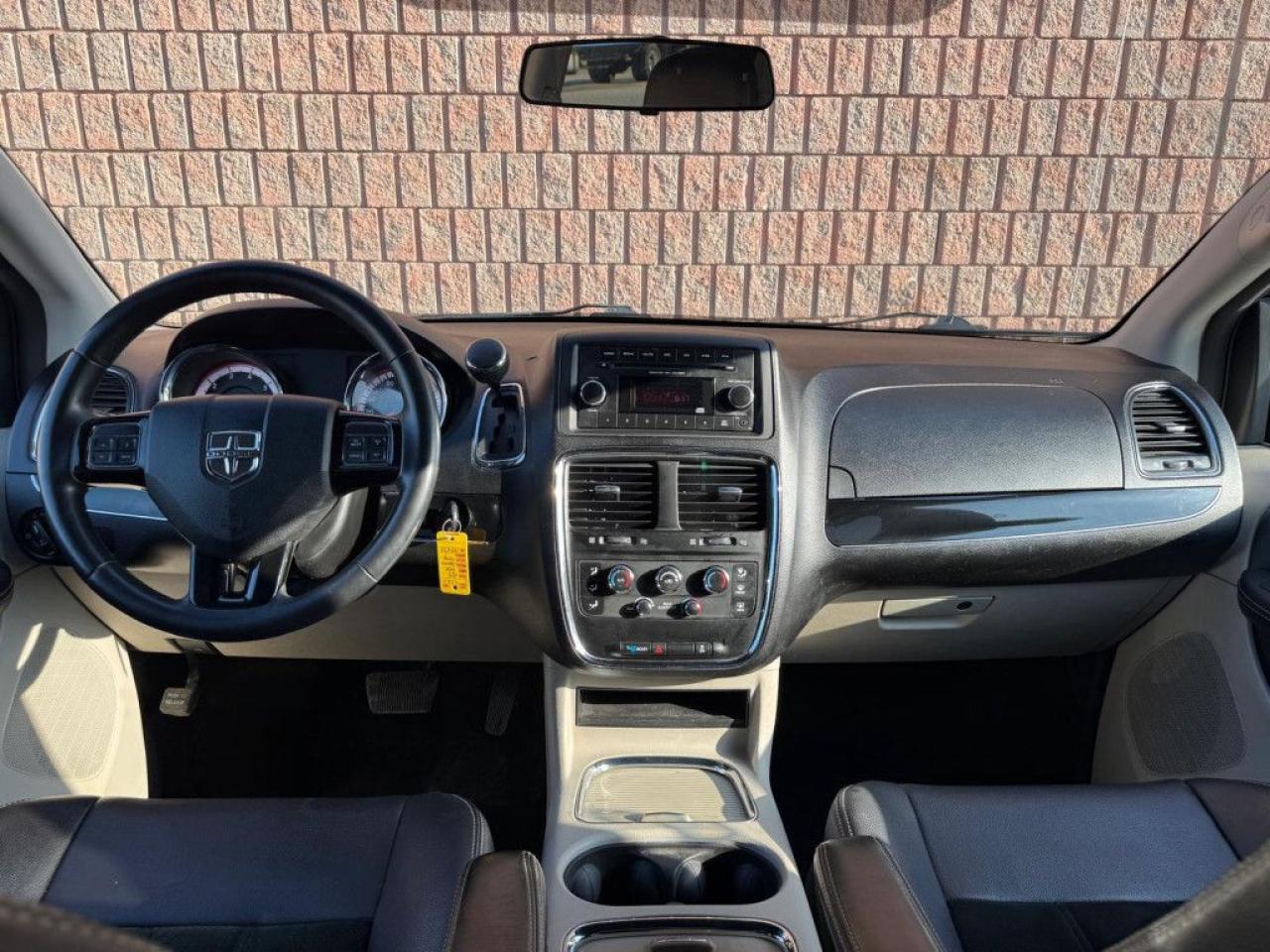 2014 Dodge Grand Caravan SXT | CLEAN CARFAX | LEATHER | POWER SEATS | BLUETOOTH | ALLOY WHEELS | - Photo #14