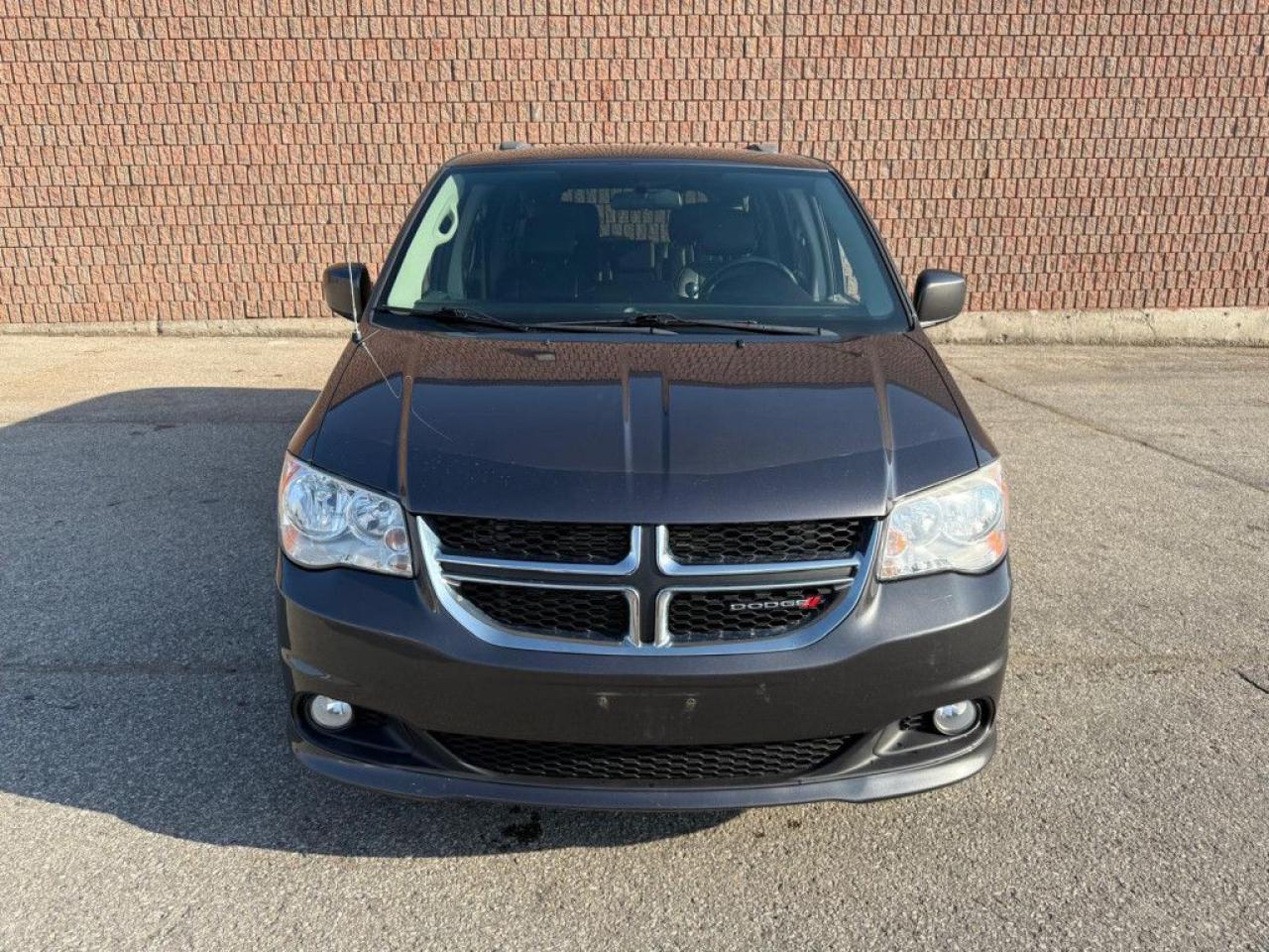 2014 Dodge Grand Caravan SXT | CLEAN CARFAX | LEATHER | POWER SEATS | BLUETOOTH | ALLOY WHEELS | - Photo #10