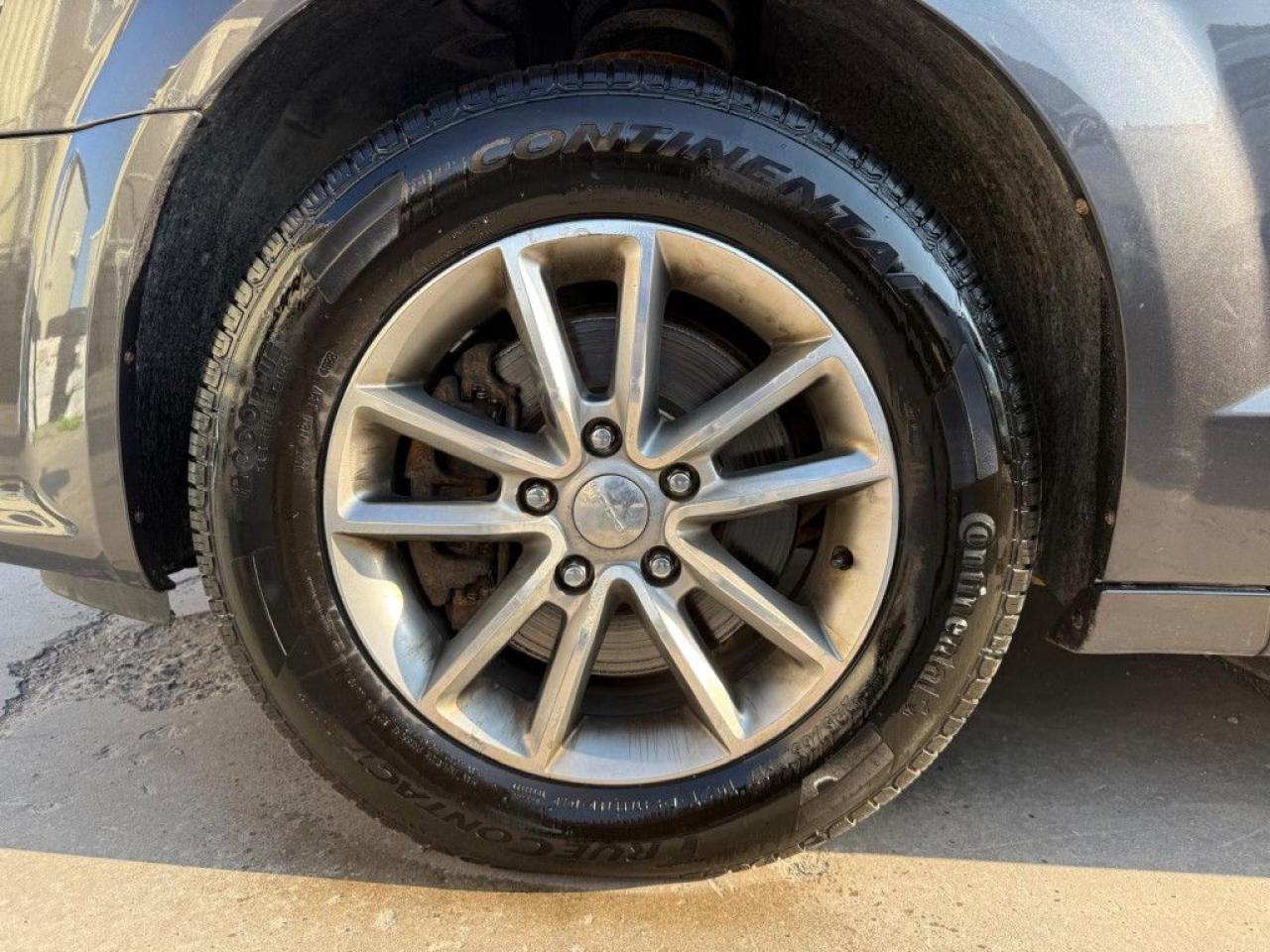 2014 Dodge Grand Caravan SXT | CLEAN CARFAX | LEATHER | POWER SEATS | BLUETOOTH | ALLOY WHEELS | - Photo #11