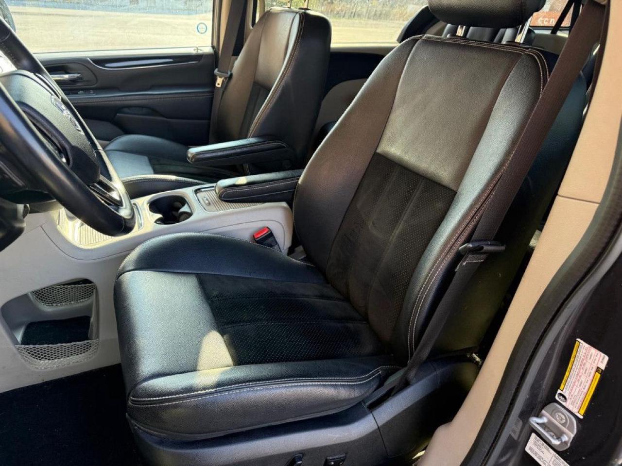 2014 Dodge Grand Caravan SXT | CLEAN CARFAX | LEATHER | POWER SEATS | BLUETOOTH | ALLOY WHEELS | - Photo #15