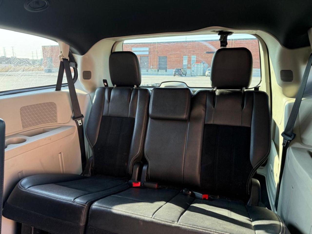 2014 Dodge Grand Caravan SXT | CLEAN CARFAX | LEATHER | POWER SEATS | BLUETOOTH | ALLOY WHEELS | - Photo #17