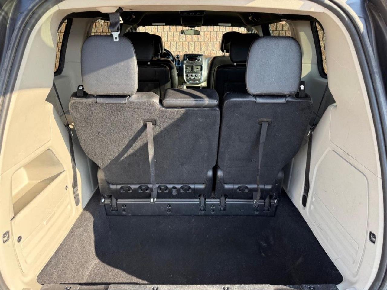 2014 Dodge Grand Caravan SXT | CLEAN CARFAX | LEATHER | POWER SEATS | BLUETOOTH | ALLOY WHEELS | - Photo #18