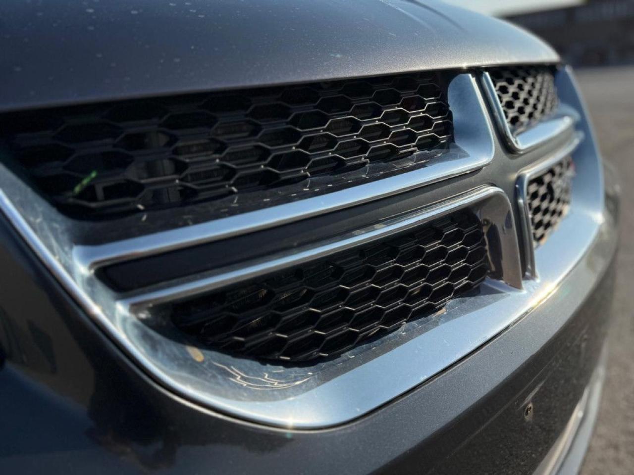 2014 Dodge Grand Caravan SXT | CLEAN CARFAX | LEATHER | POWER SEATS | BLUETOOTH | ALLOY WHEELS | - Photo #12