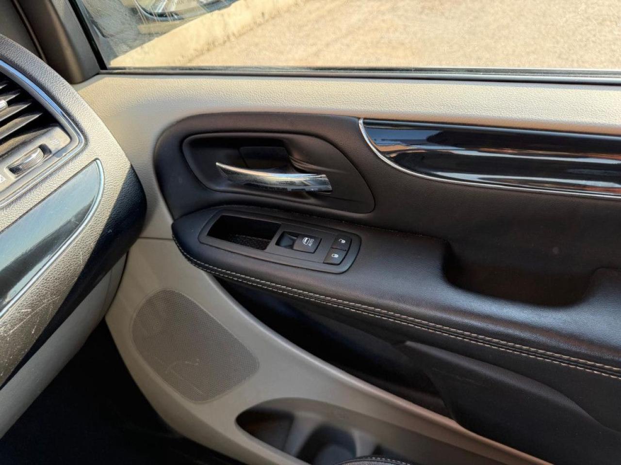 2014 Dodge Grand Caravan SXT | CLEAN CARFAX | LEATHER | POWER SEATS | BLUETOOTH | ALLOY WHEELS | - Photo #27