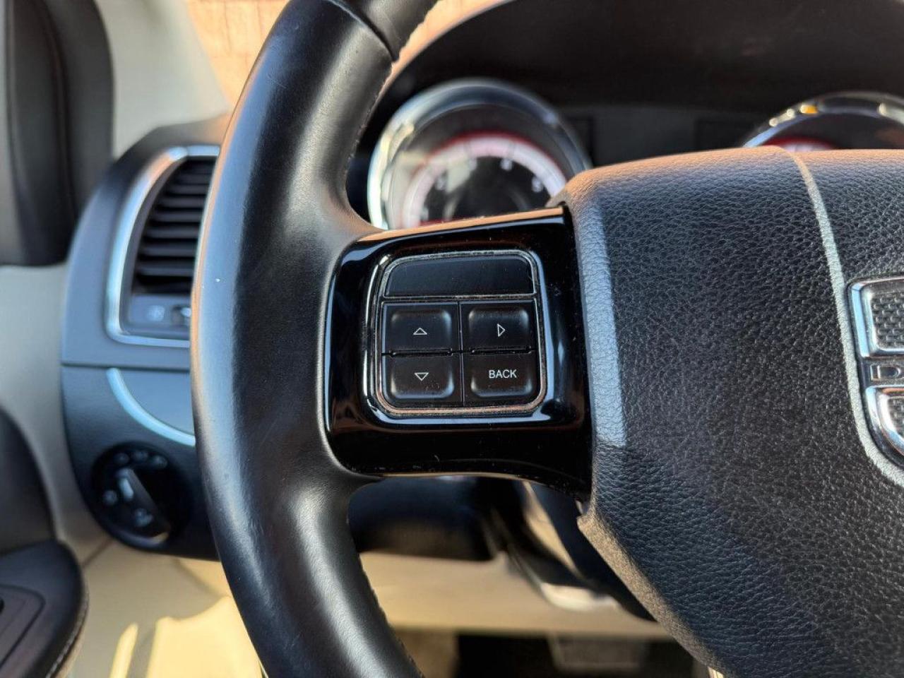2014 Dodge Grand Caravan SXT | CLEAN CARFAX | LEATHER | POWER SEATS | BLUETOOTH | ALLOY WHEELS | - Photo #22