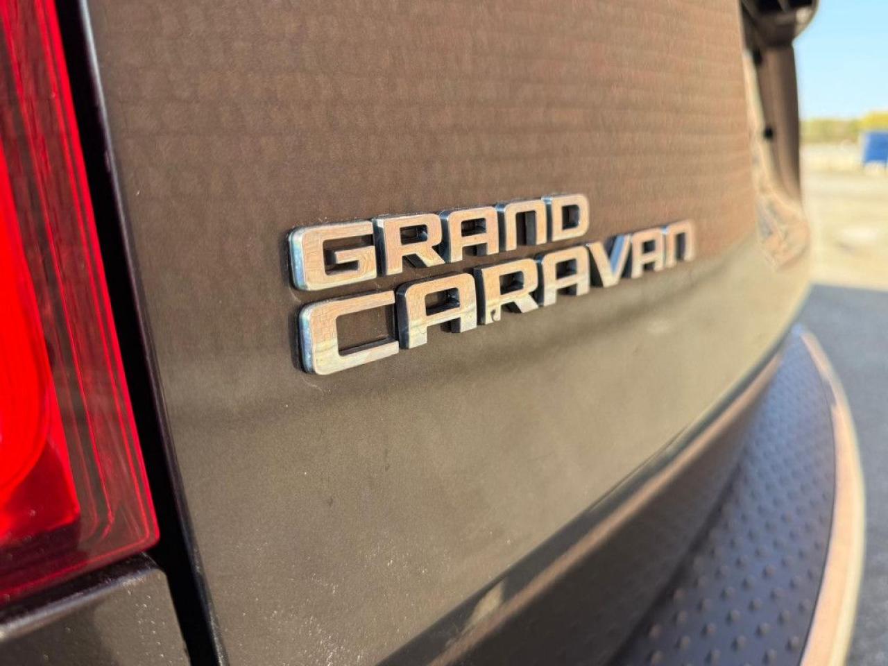 2014 Dodge Grand Caravan SXT | CLEAN CARFAX | LEATHER | POWER SEATS | BLUETOOTH | ALLOY WHEELS | - Photo #13