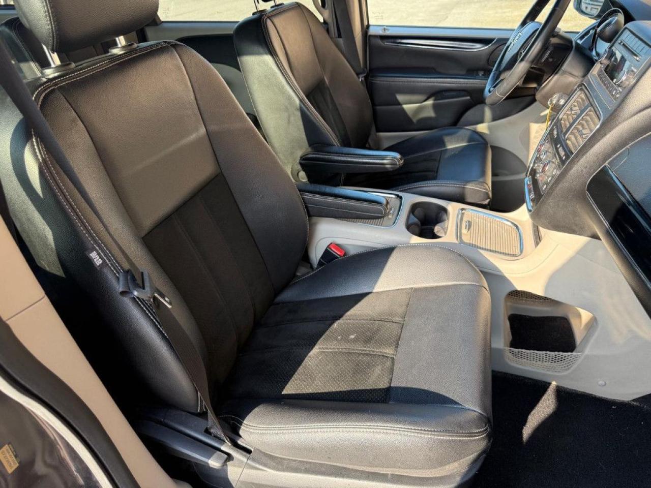 2014 Dodge Grand Caravan SXT | CLEAN CARFAX | LEATHER | POWER SEATS | BLUETOOTH | ALLOY WHEELS | - Photo #20