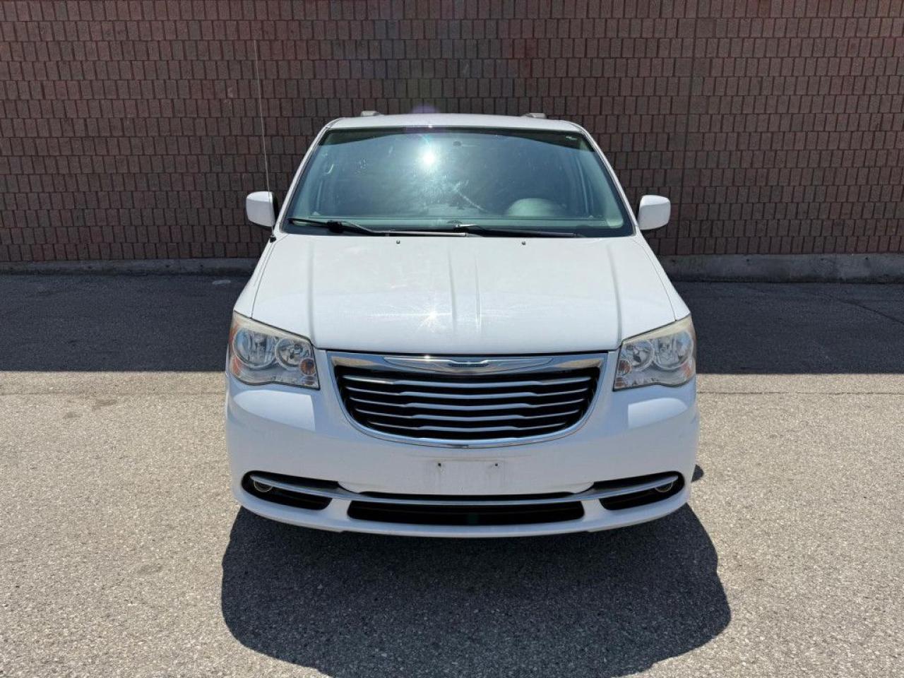 2014 Chrysler Town & Country TOURING | NAVI | BACK-UP CAM | POWER TAILGATE | POWER SLIDING DOORS | - Photo #10