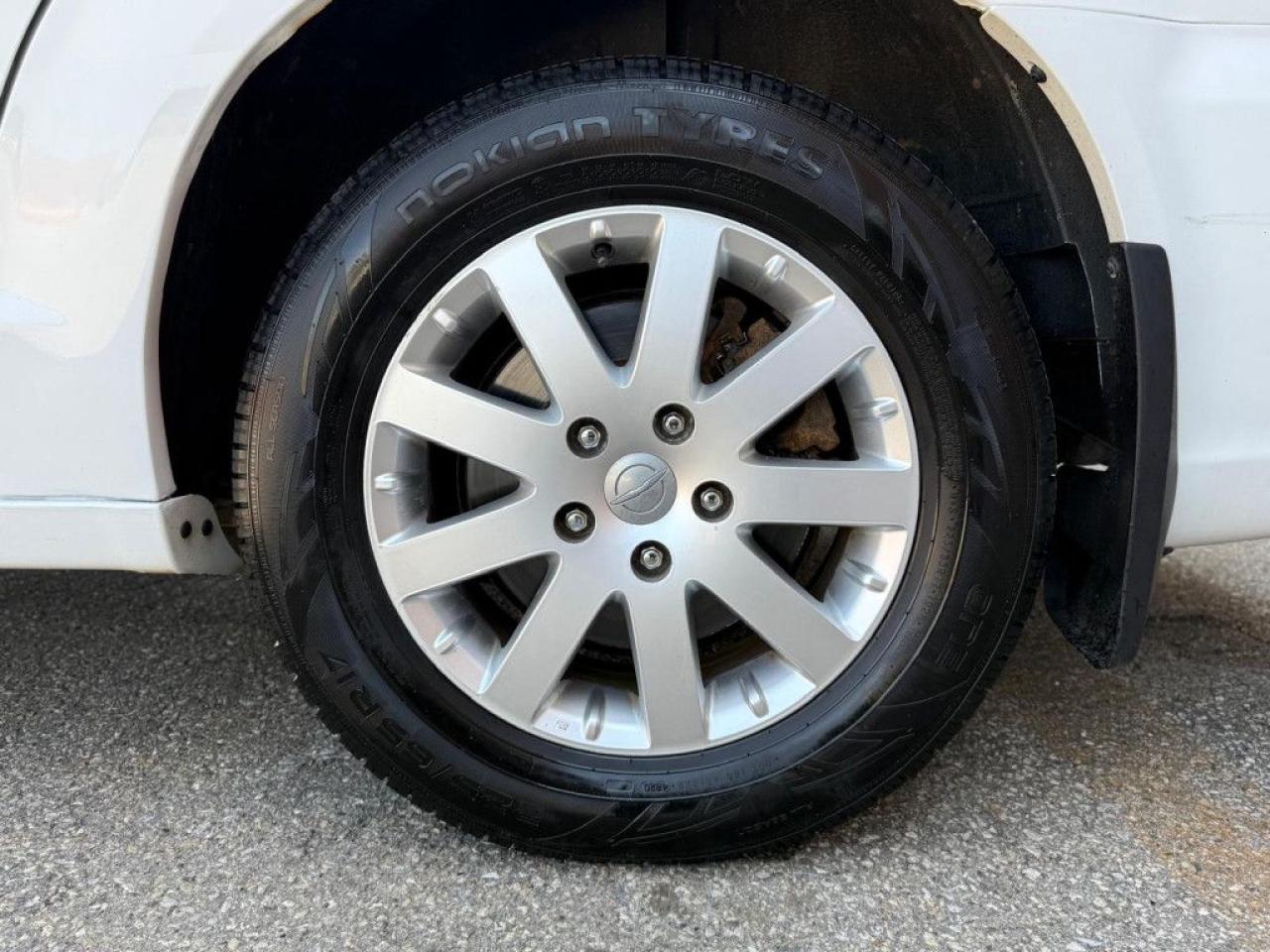 2014 Chrysler Town & Country TOURING | NAVI | BACK-UP CAM | POWER TAILGATE | POWER SLIDING DOORS | - Photo #11