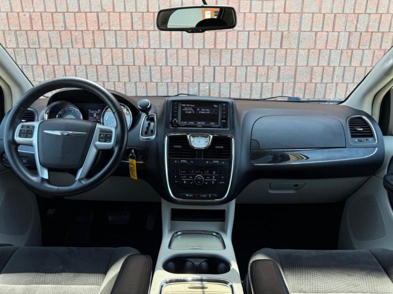 2014 Chrysler Town & Country TOURING | NAVI | BACK-UP CAM | POWER TAILGATE | POWER SLIDING DOORS | - Photo #14
