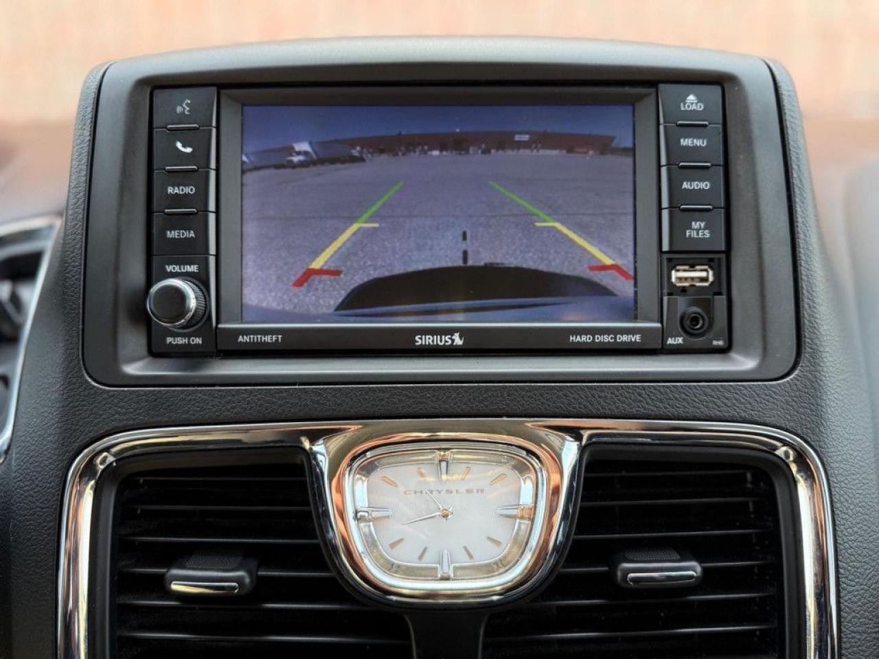 2014 Chrysler Town & Country TOURING | NAVI | BACK-UP CAM | POWER TAILGATE | POWER SLIDING DOORS | - Photo #24