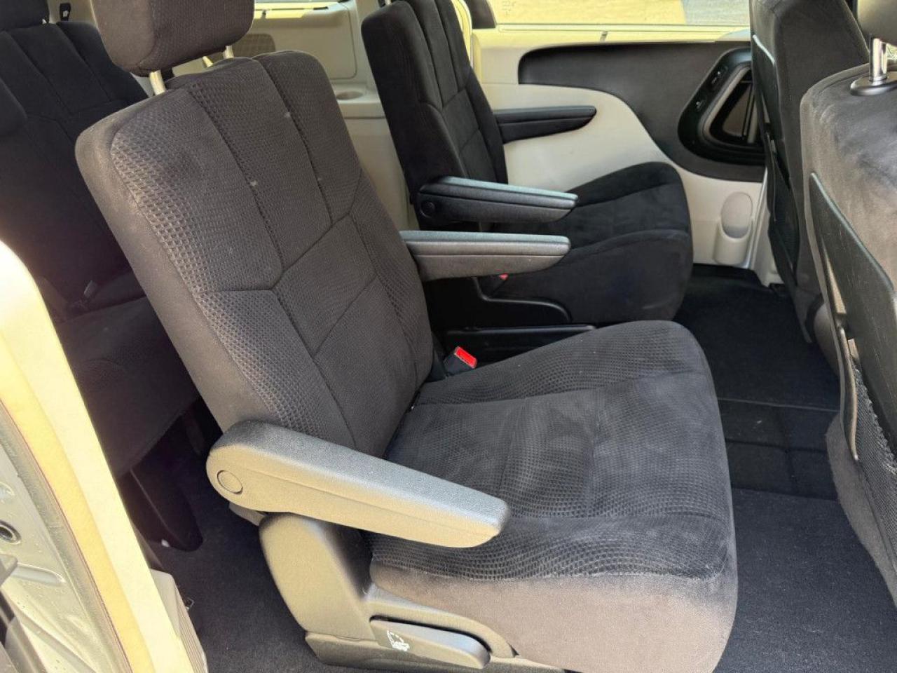 2014 Chrysler Town & Country TOURING | NAVI | BACK-UP CAM | POWER TAILGATE | POWER SLIDING DOORS | - Photo #21