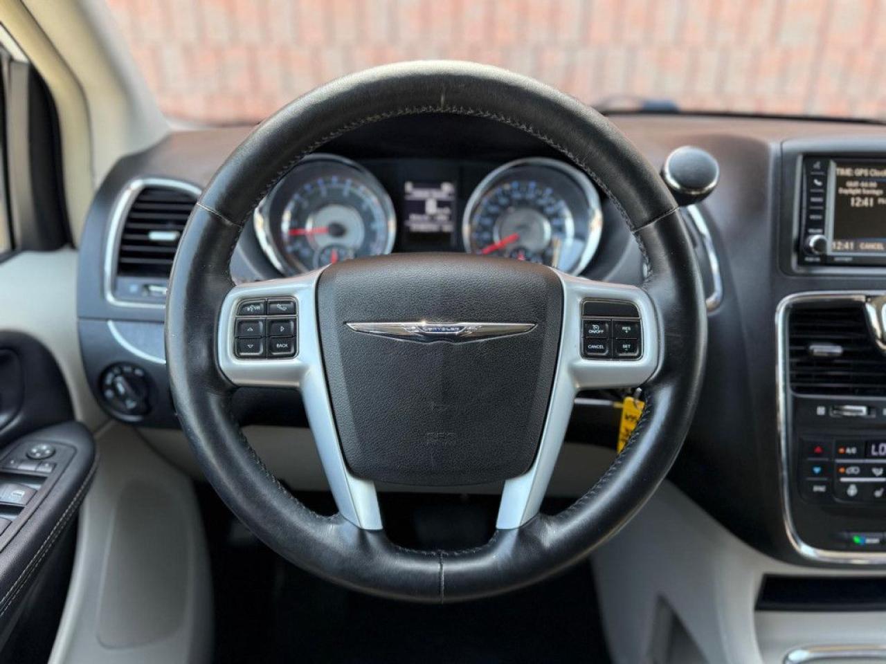 2014 Chrysler Town & Country TOURING | NAVI | BACK-UP CAM | POWER TAILGATE | POWER SLIDING DOORS | - Photo #22