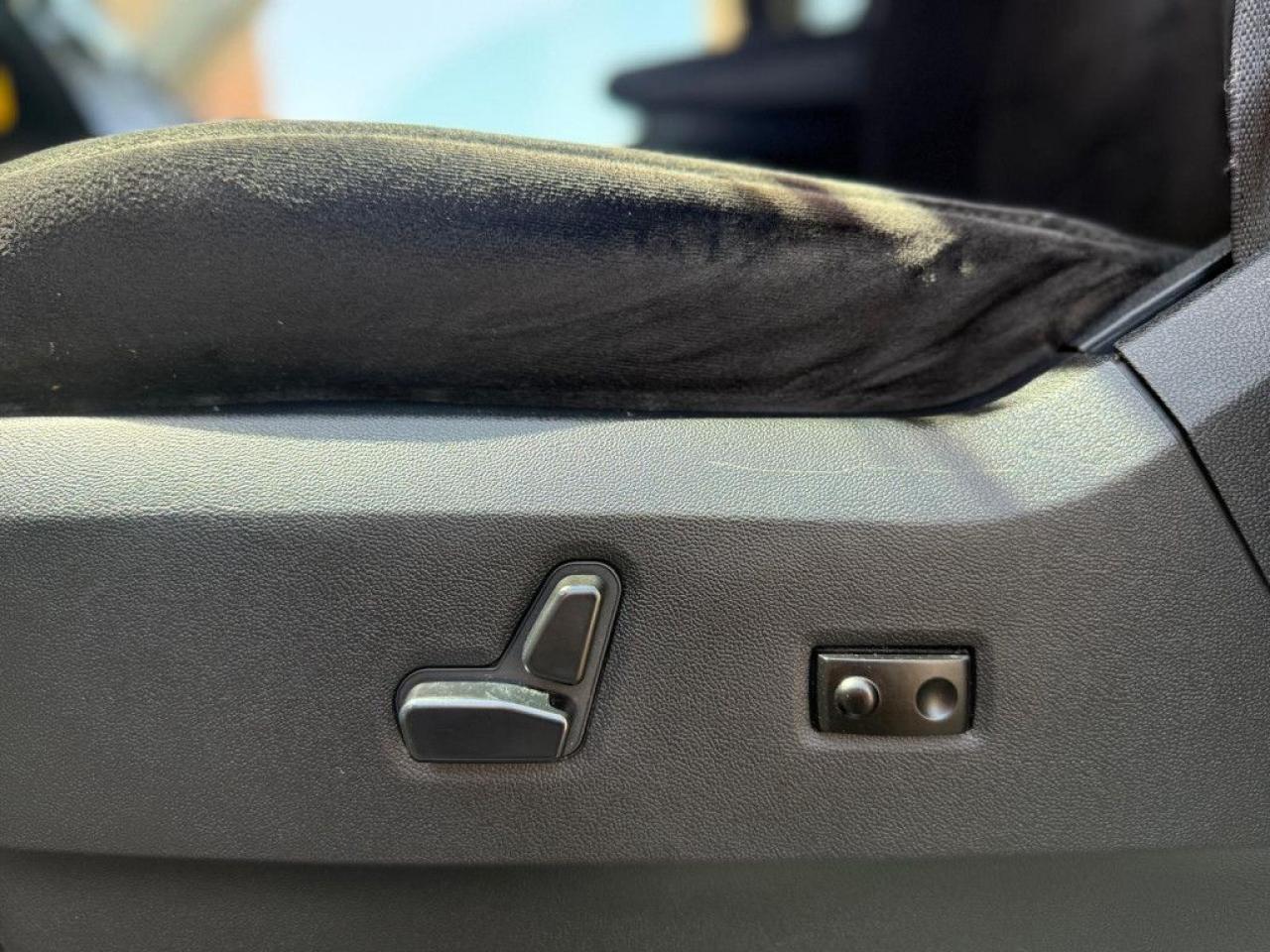 2014 Chrysler Town & Country TOURING | NAVI | BACK-UP CAM | POWER TAILGATE | POWER SLIDING DOORS | - Photo #25