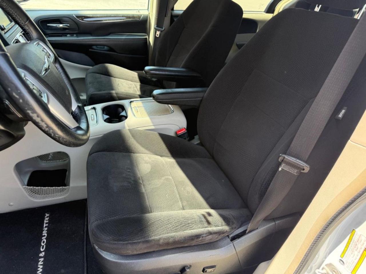 2014 Chrysler Town & Country TOURING | NAVI | BACK-UP CAM | POWER TAILGATE | POWER SLIDING DOORS | - Photo #15