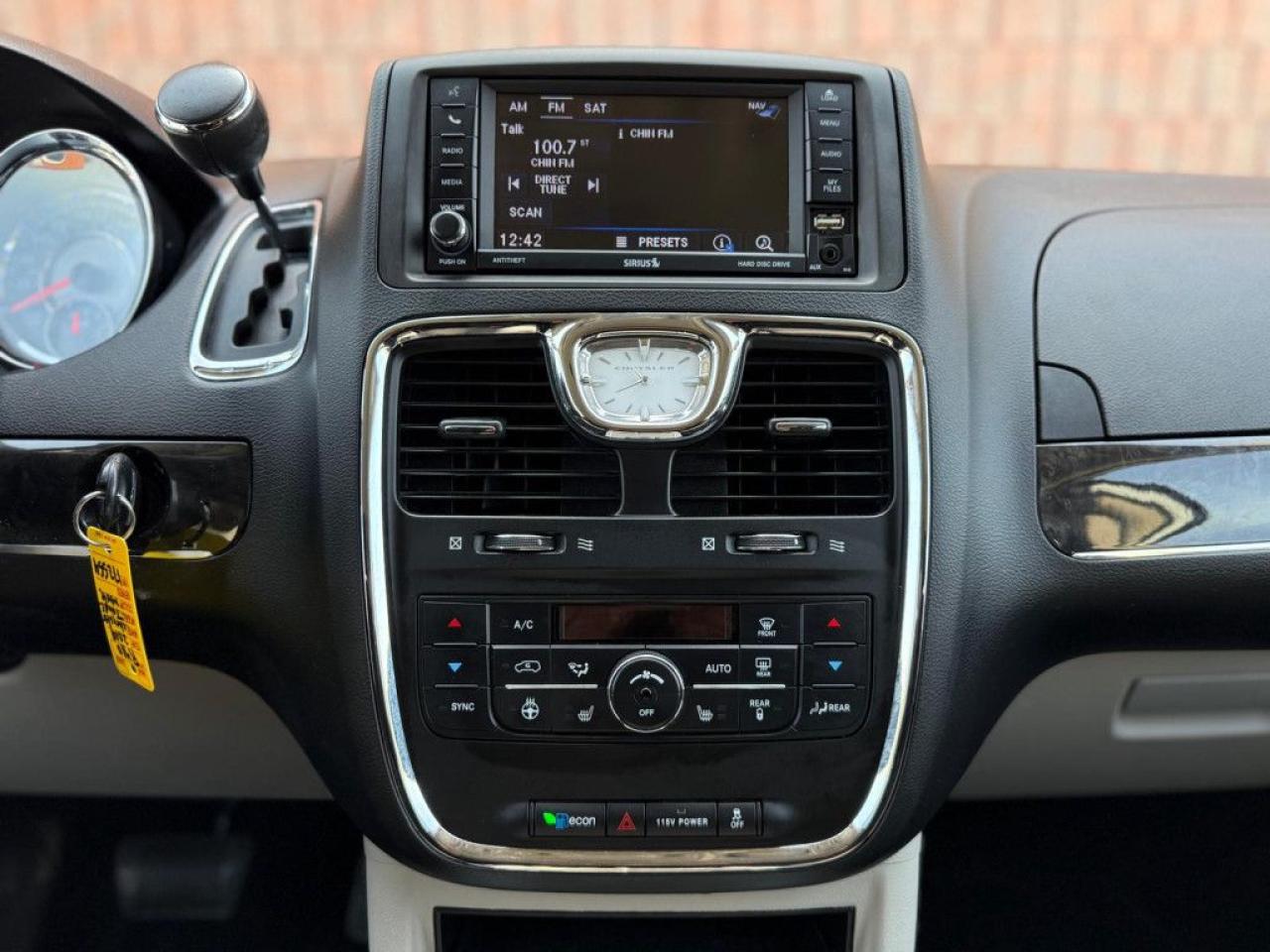 2014 Chrysler Town & Country TOURING | NAVI | BACK-UP CAM | POWER TAILGATE | POWER SLIDING DOORS | - Photo #30