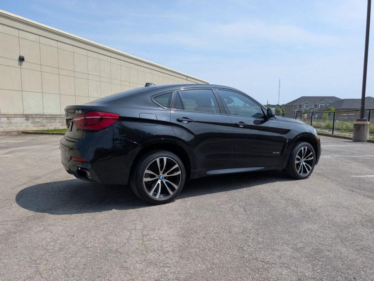 2015 BMW X6 xDrive50i  **M SPORT PKG - PREMIUM PKG** Photo4
