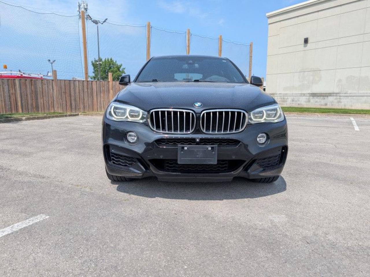 2015 BMW X6 xDrive50i  **M SPORT PKG - PREMIUM PKG** Photo