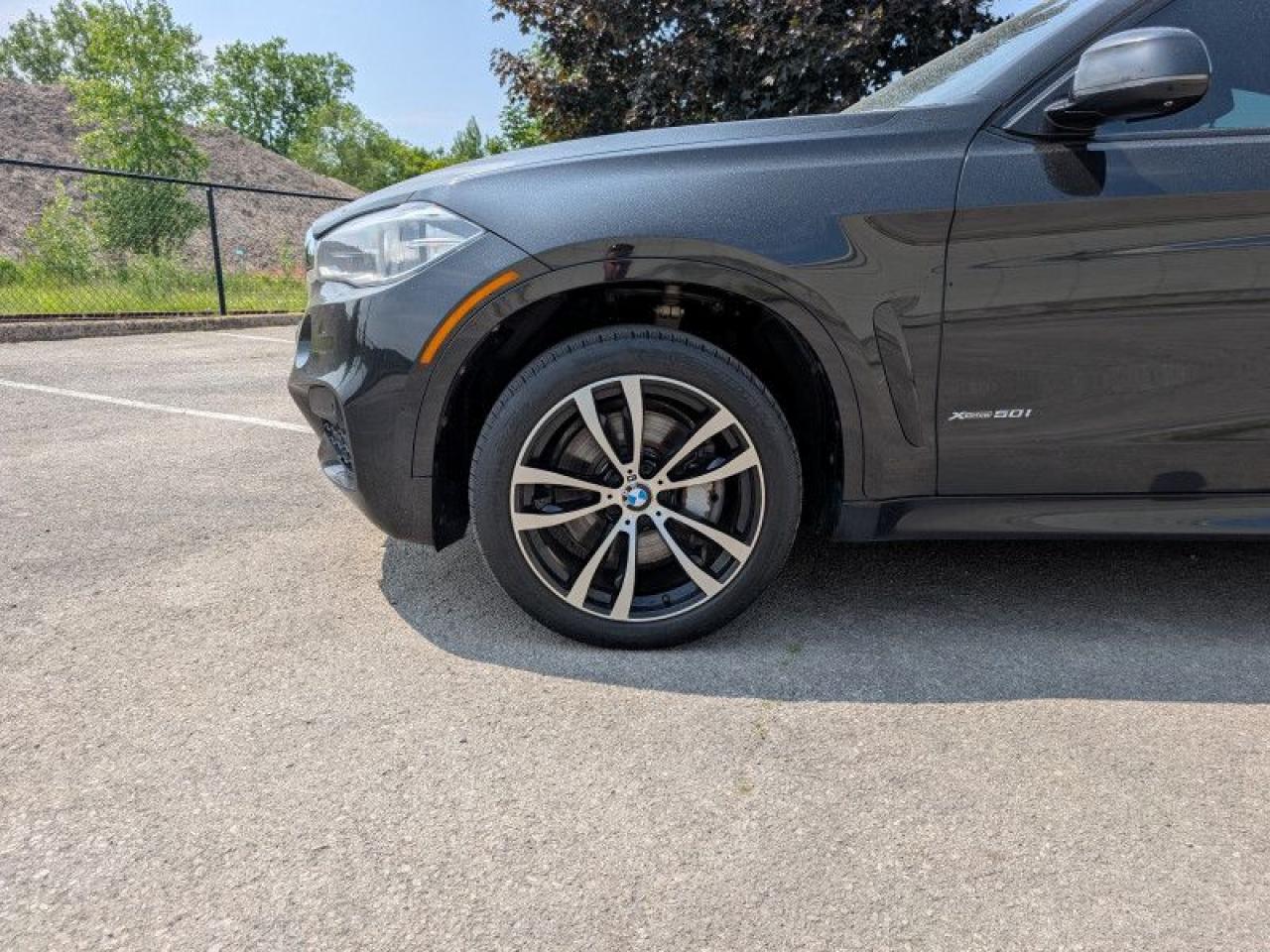 2015 BMW X6 xDrive50i  **M SPORT PKG - PREMIUM PKG** Photo