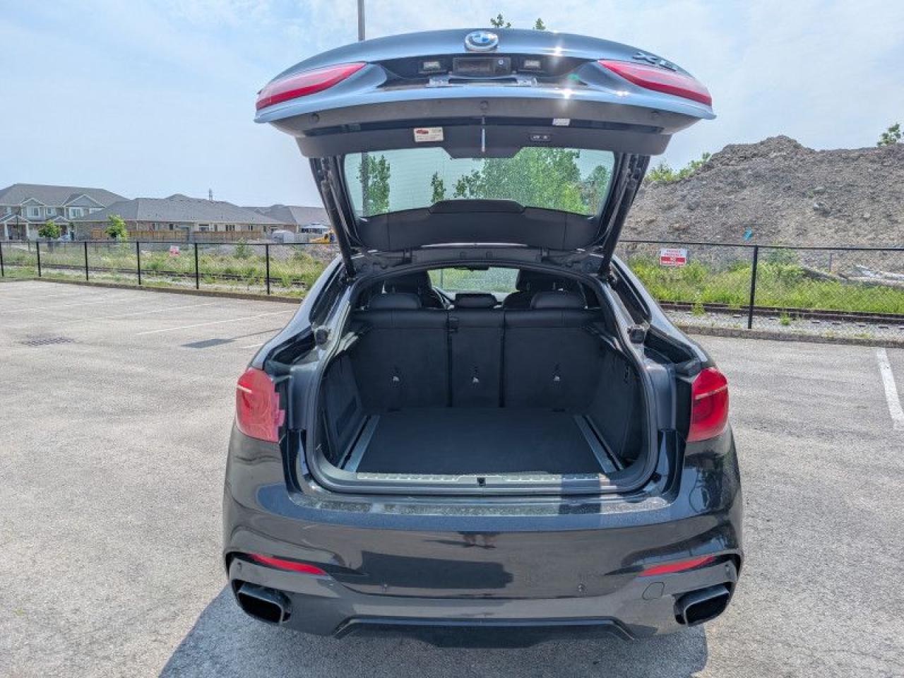 2015 BMW X6 xDrive50i  **M SPORT PKG - PREMIUM PKG** Photo