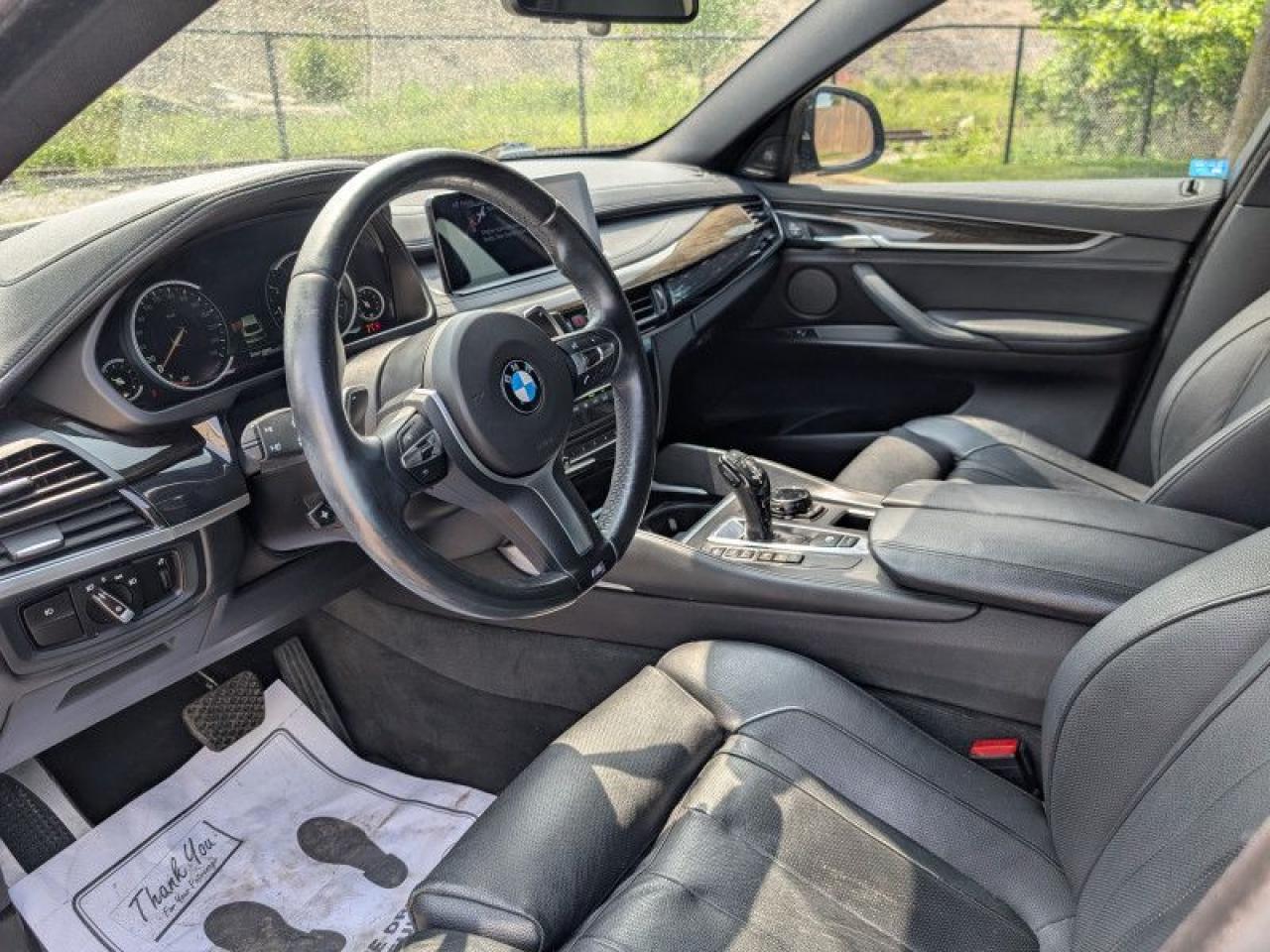 2015 BMW X6 xDrive50i  **M SPORT PKG - PREMIUM PKG** Photo
