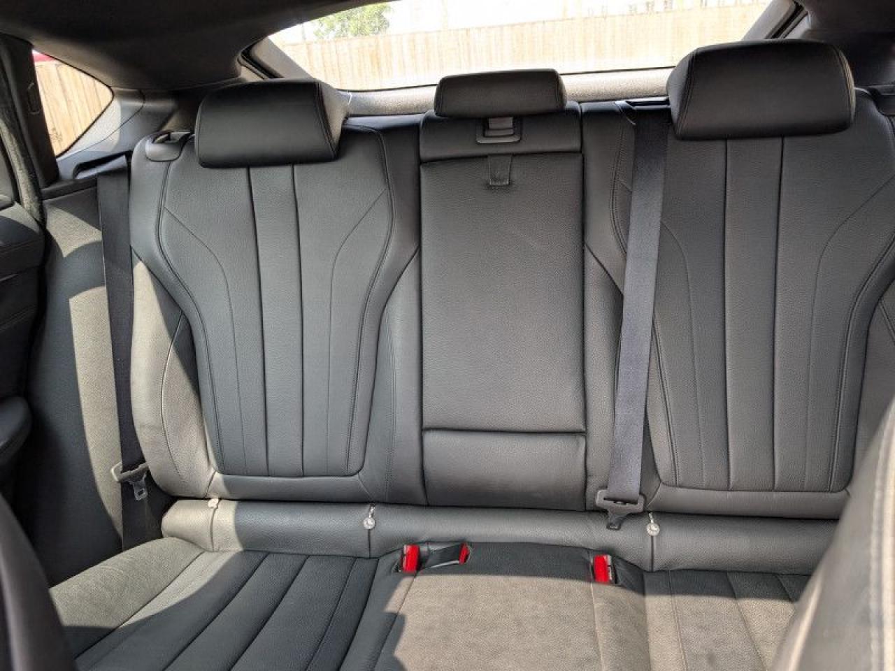2015 BMW X6 xDrive50i  **M SPORT PKG - PREMIUM PKG** Photo