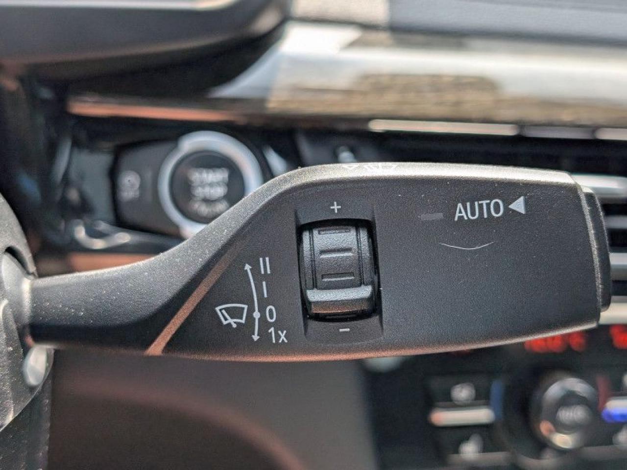 2015 BMW X6 xDrive50i  **M SPORT PKG - PREMIUM PKG** Photo