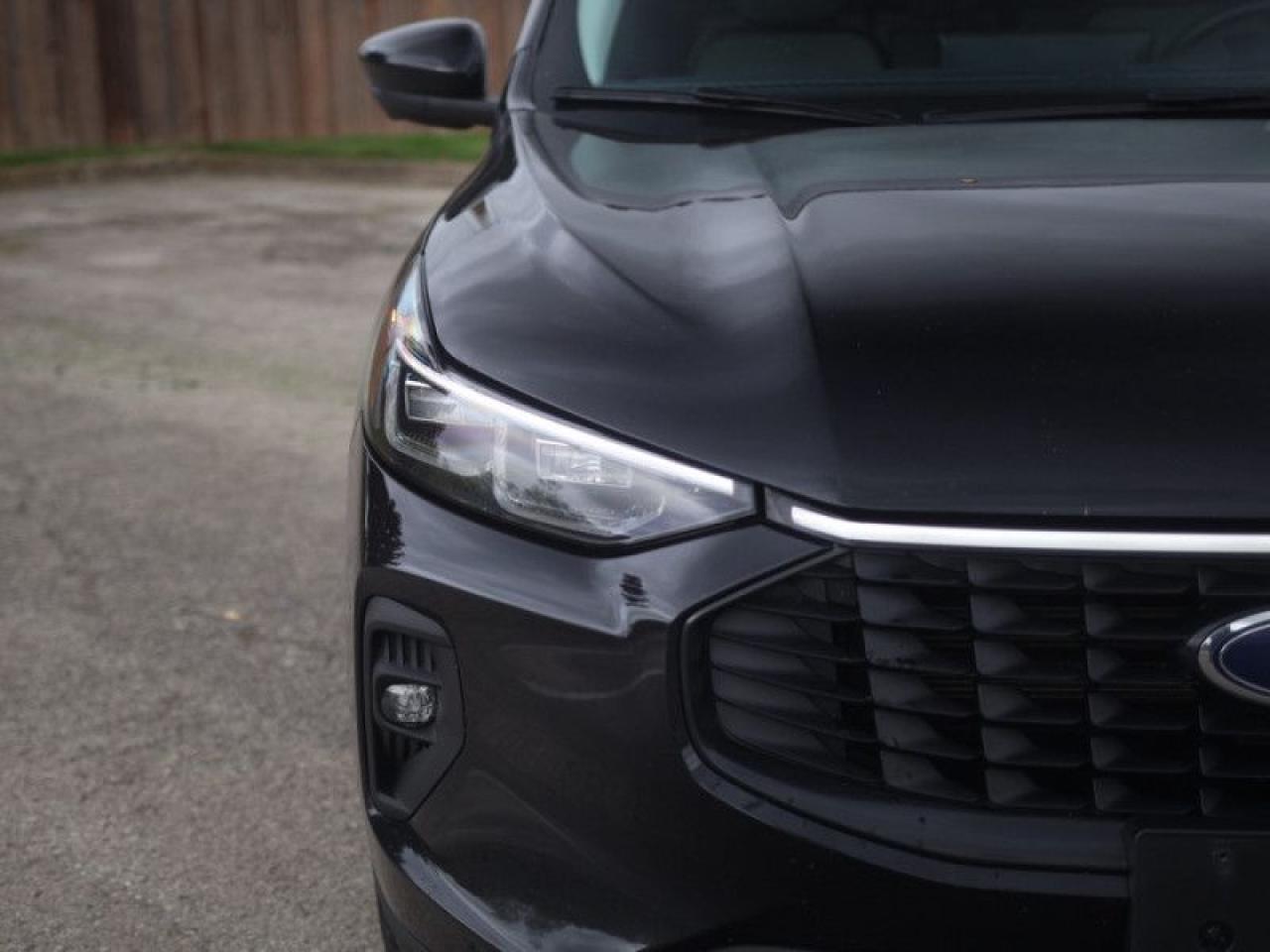 2023 Ford Escape FWD  **PHEV PREMIUM PACKAGE - $4,930 UPGRADE** Photo