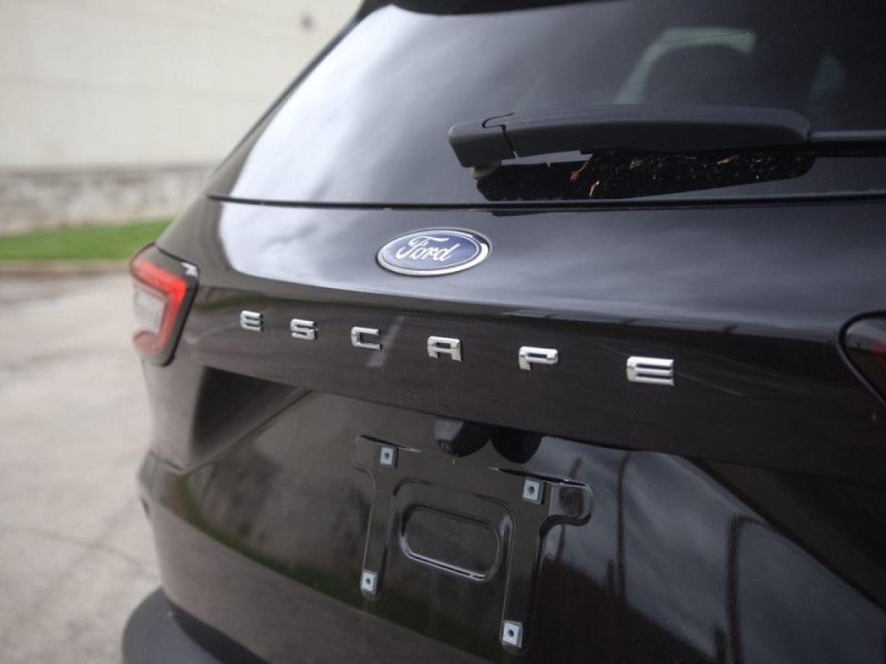2023 Ford Escape FWD  **PHEV PREMIUM PACKAGE - $4,930 UPGRADE** Photo
