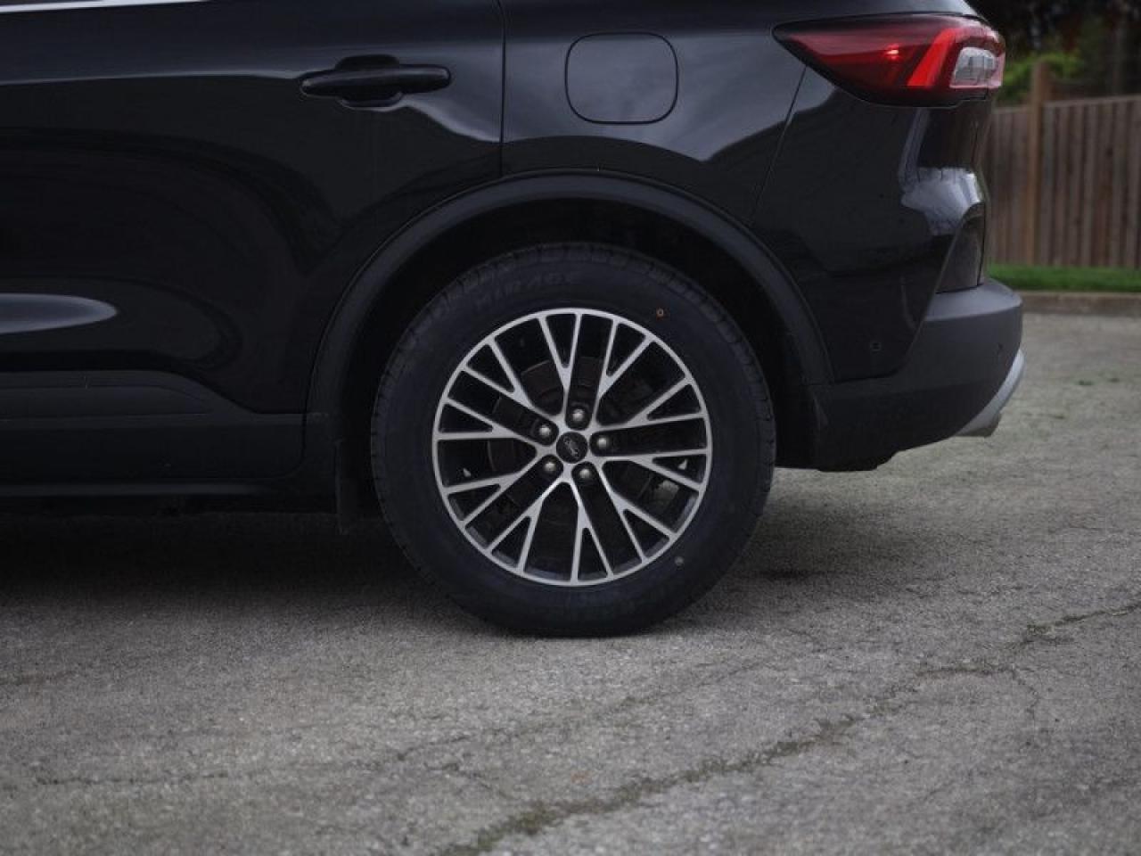 2023 Ford Escape FWD  **PHEV PREMIUM PACKAGE - $4,930 UPGRADE** Photo