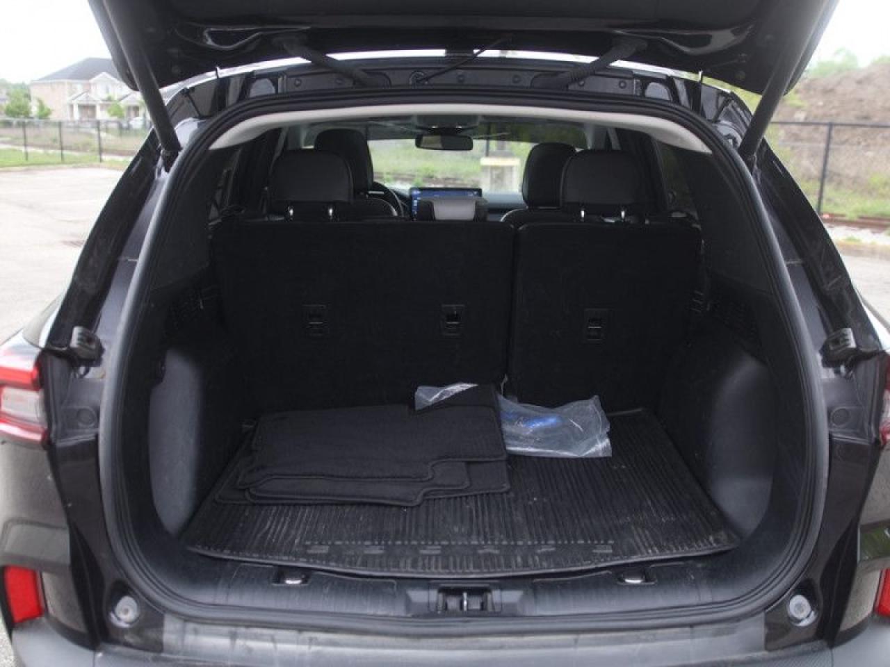 2023 Ford Escape FWD  **PHEV PREMIUM PACKAGE - $4,930 UPGRADE** Photo