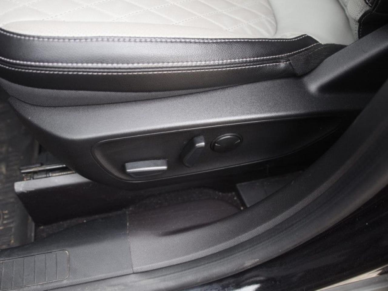 2023 Ford Escape FWD  **PHEV PREMIUM PACKAGE - $4,930 UPGRADE** Photo