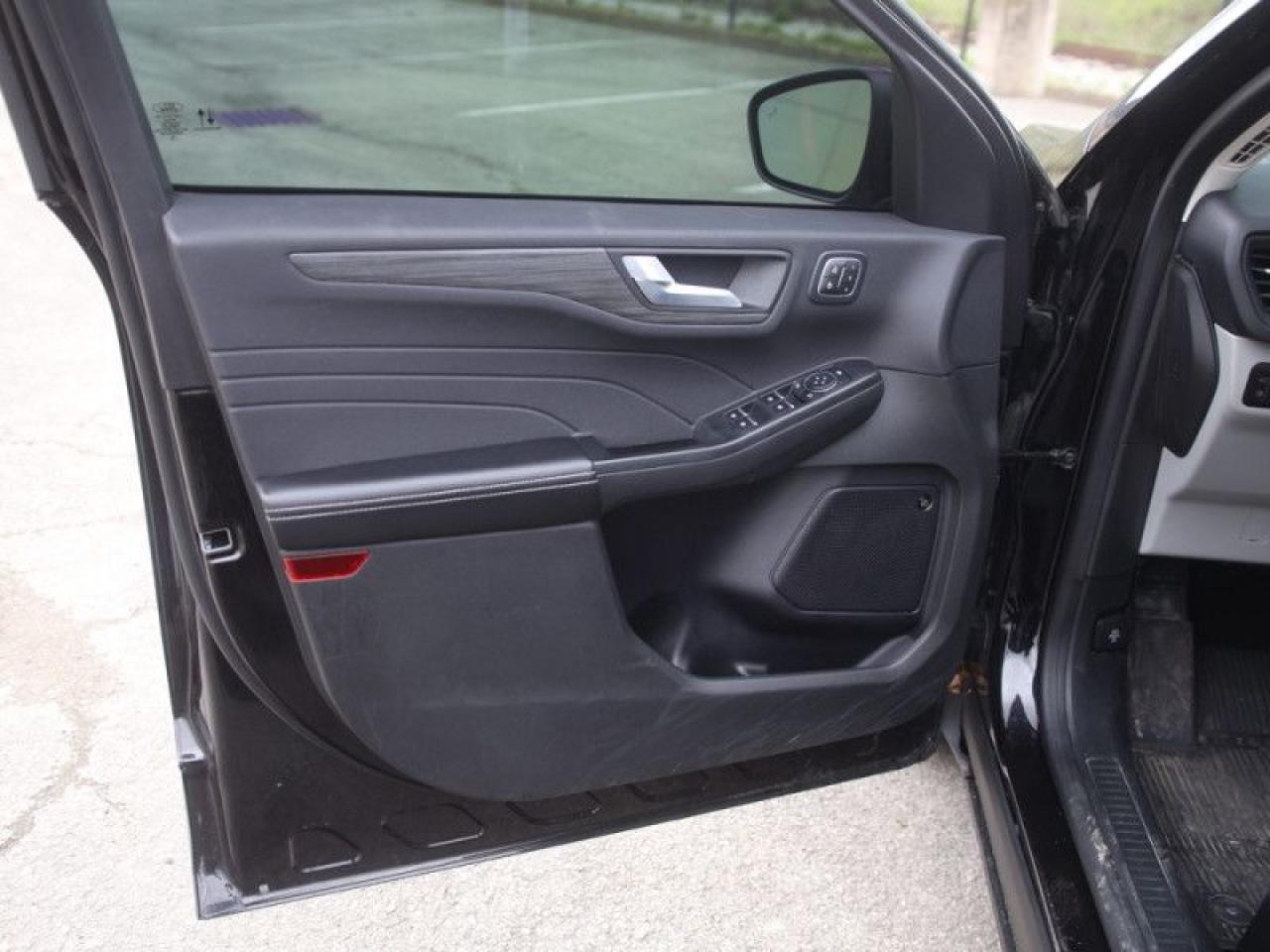 2023 Ford Escape FWD  **PHEV PREMIUM PACKAGE - $4,930 UPGRADE** Photo