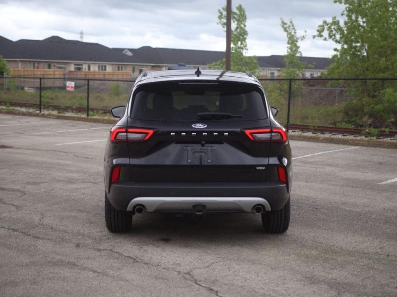 2023 Ford Escape FWD  **PHEV PREMIUM PACKAGE - $4,930 UPGRADE** Photo3