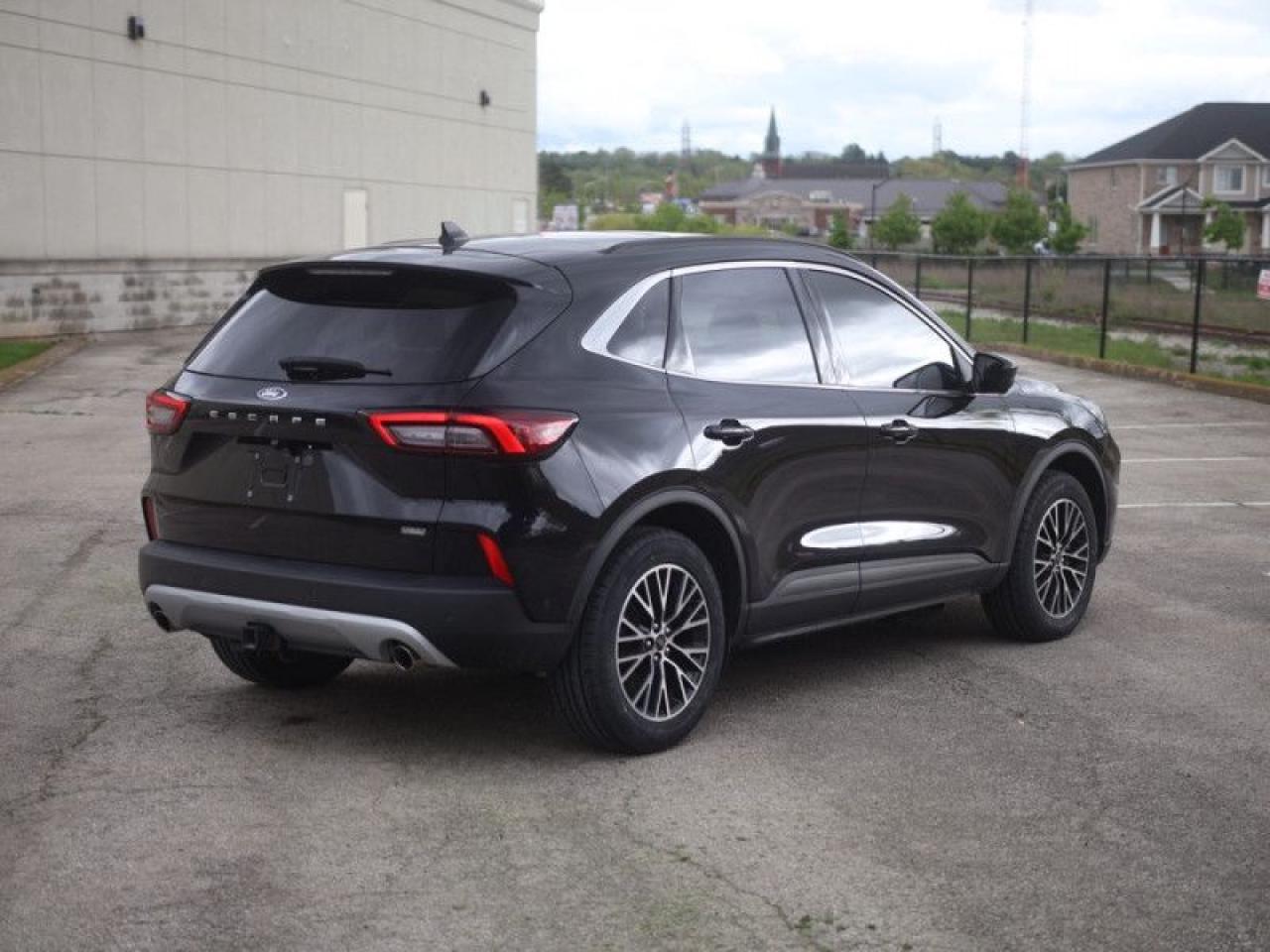 2023 Ford Escape FWD  **PHEV PREMIUM PACKAGE - $4,930 UPGRADE** Photo4