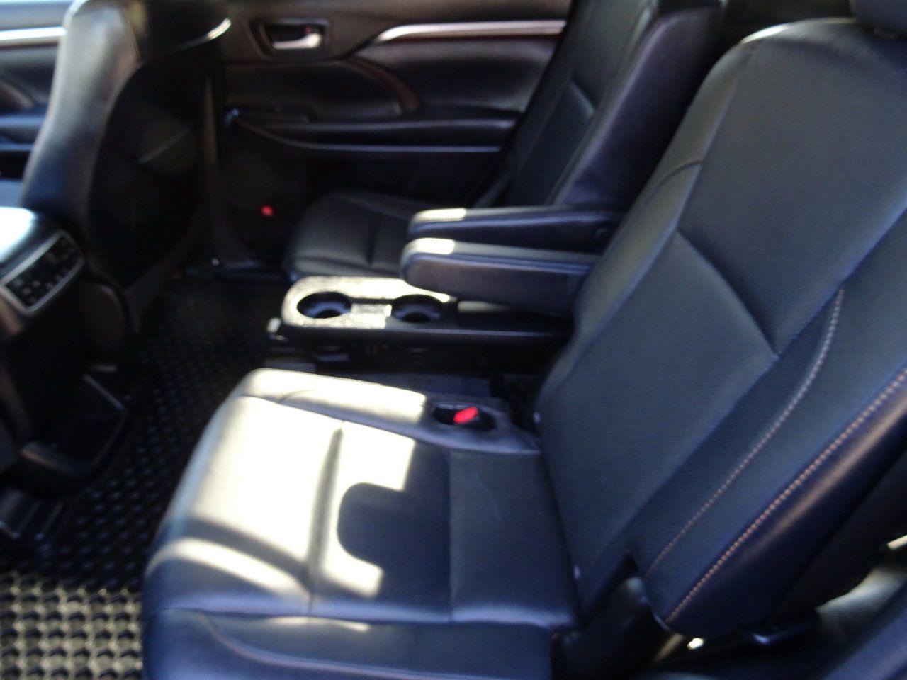 2016 Toyota Highlander LIMITED  - Photo #12