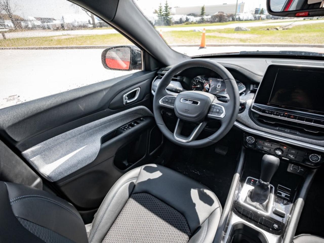 2025 Jeep Compass NORTH Photo